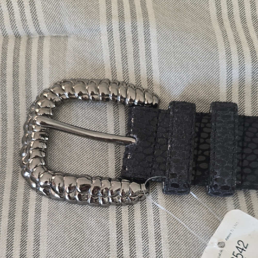 Carlisle, Navy Blue  Textured Belt w Metal Buckle, 100% Leather, Sz S Nwt